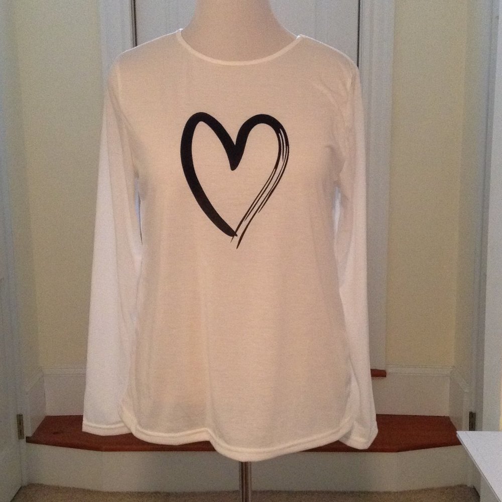 White long sleeve shirt w Heart print sz XL NWOT - Picture 1 of 3